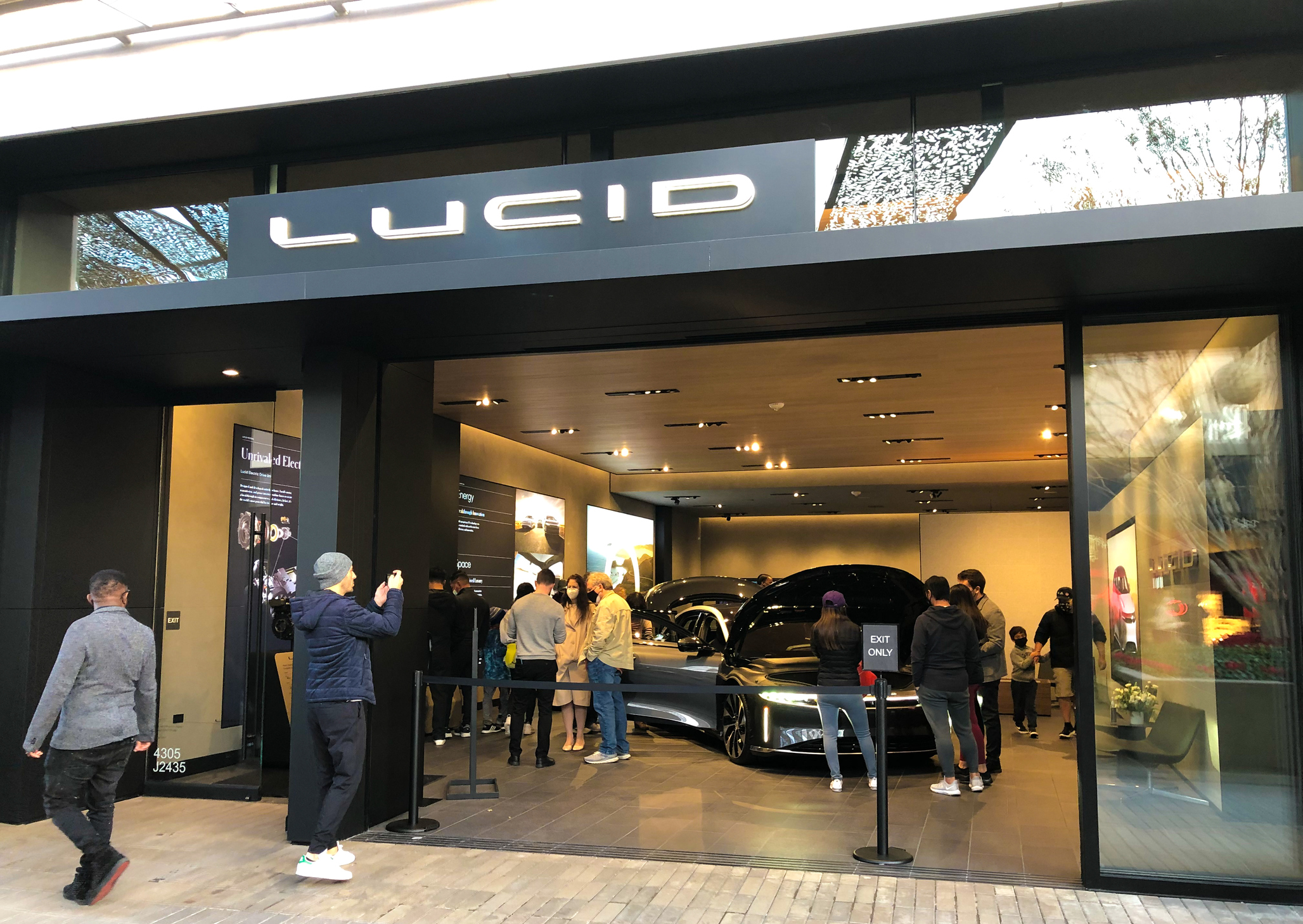 Lucid Motors Showroom at Westfield UTC Mall; Buying an Electric Vehicle