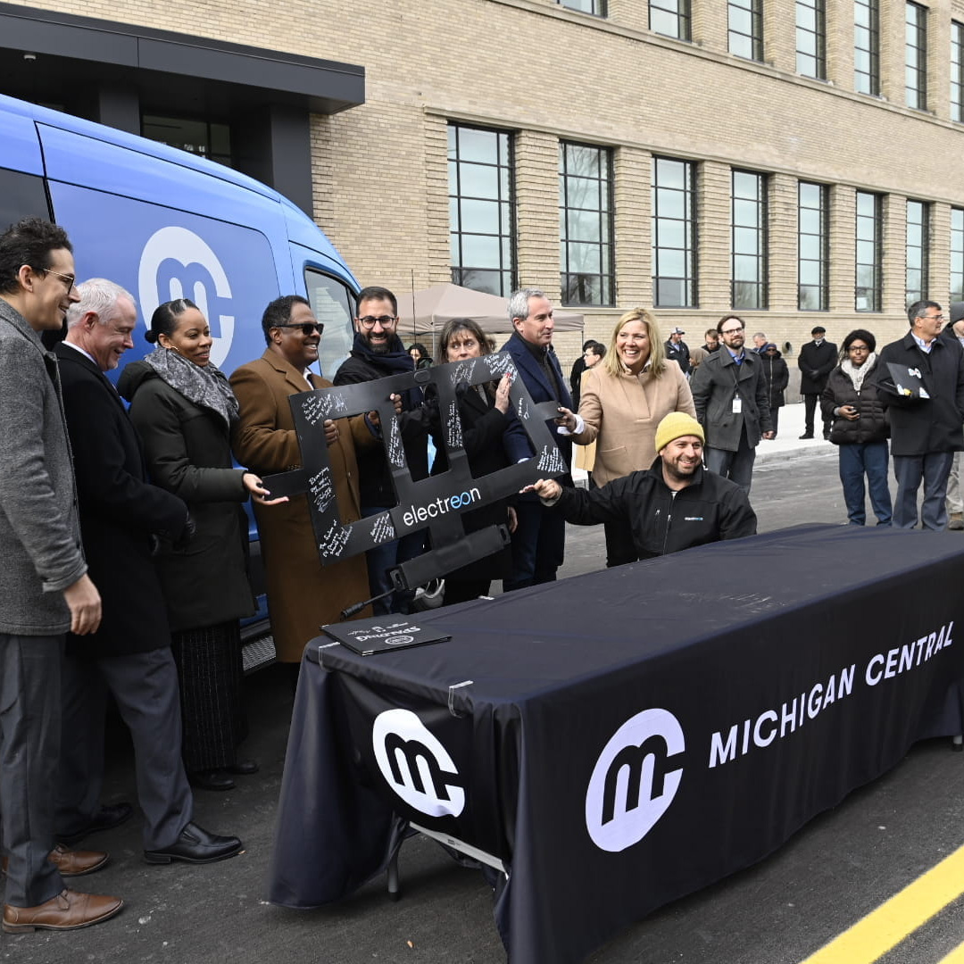 Detroit Unveils the Nation's First Wireless EV Charging Road